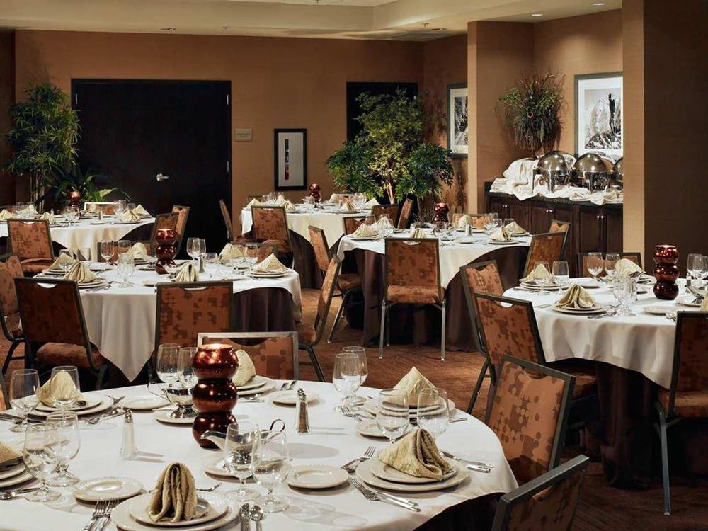 Hilton Garden Inn Gatlinburg Restaurant photo