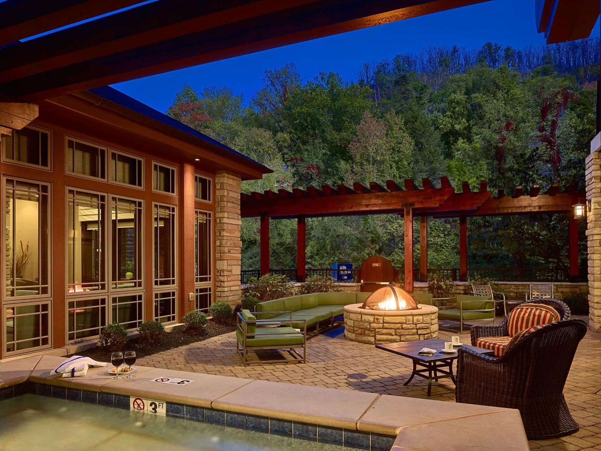 Hilton Garden Inn Gatlinburg Exterior photo